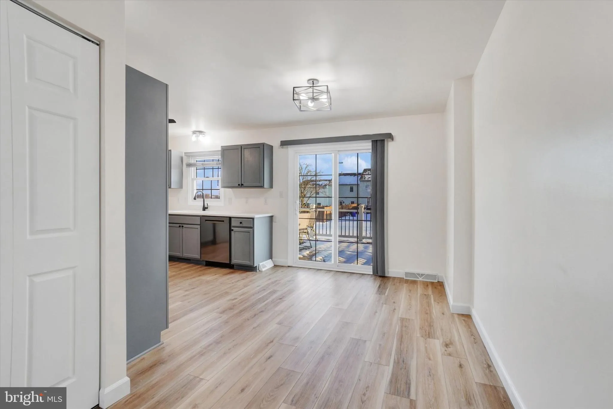 York, Pennsylvania 17404, United States, 3 Bedrooms Bedrooms, ,2 BathroomsBathrooms,Residential,Pending,12403