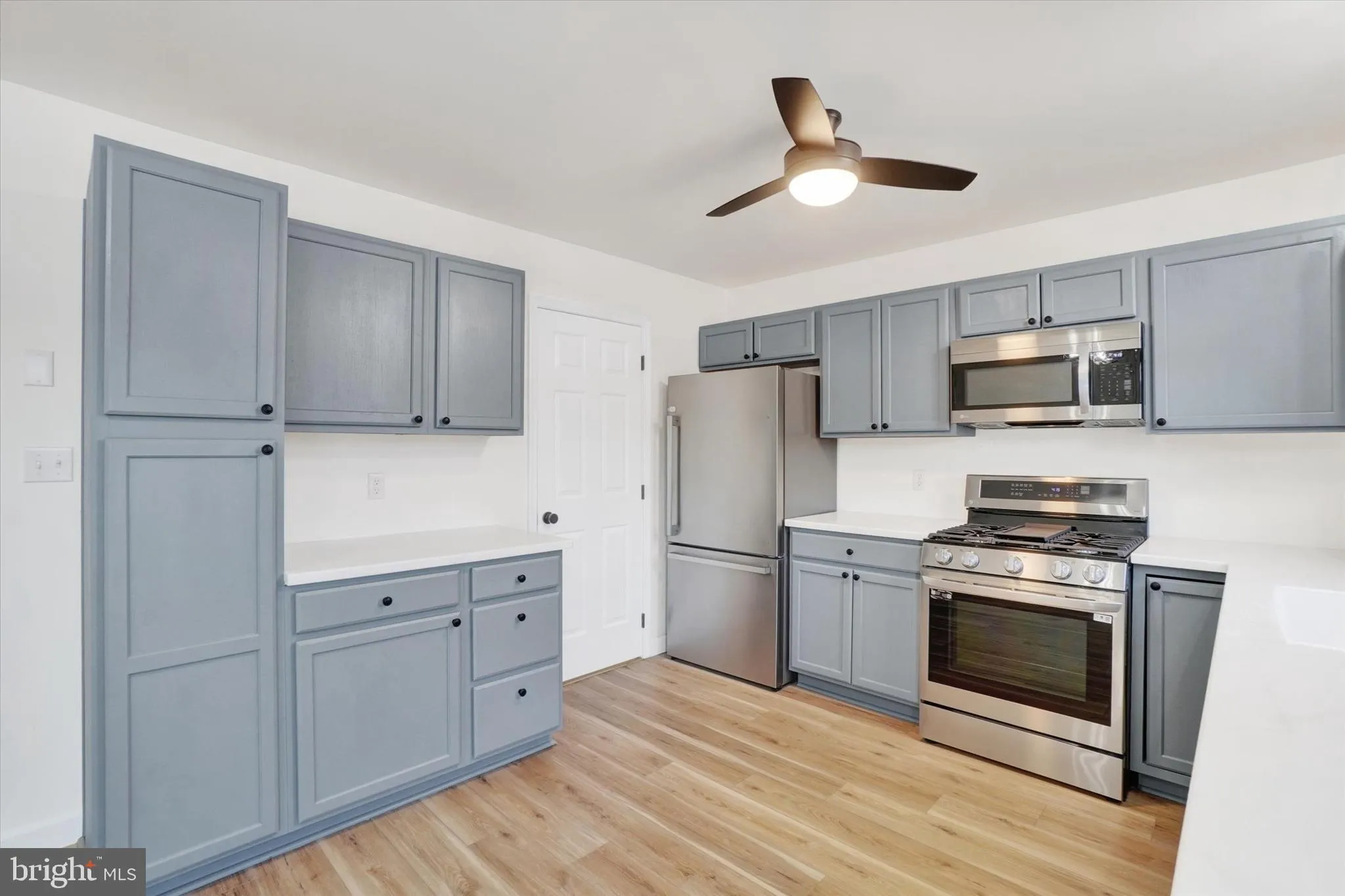 York, Pennsylvania 17404, United States, 3 Bedrooms Bedrooms, ,2 BathroomsBathrooms,Residential,Pending,12403