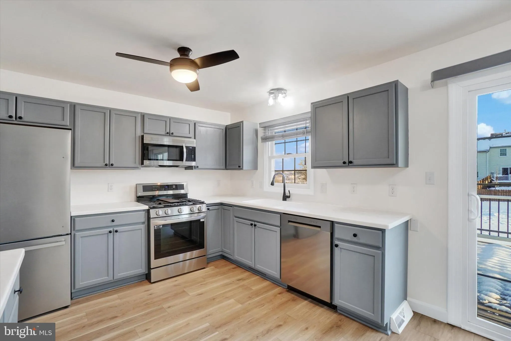 York, Pennsylvania 17404, United States, 3 Bedrooms Bedrooms, ,2 BathroomsBathrooms,Residential,Pending,12403