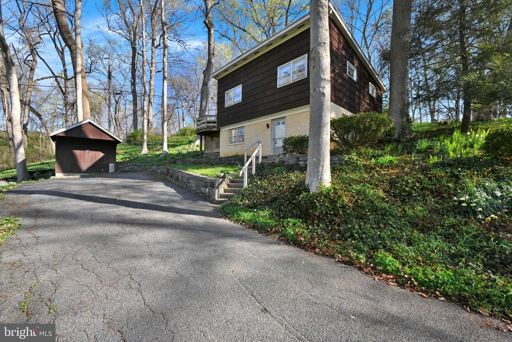 Photo of 615 Indian Run Road, MILLERSVILLE, PA 17551 (MLS # PALA2067982)