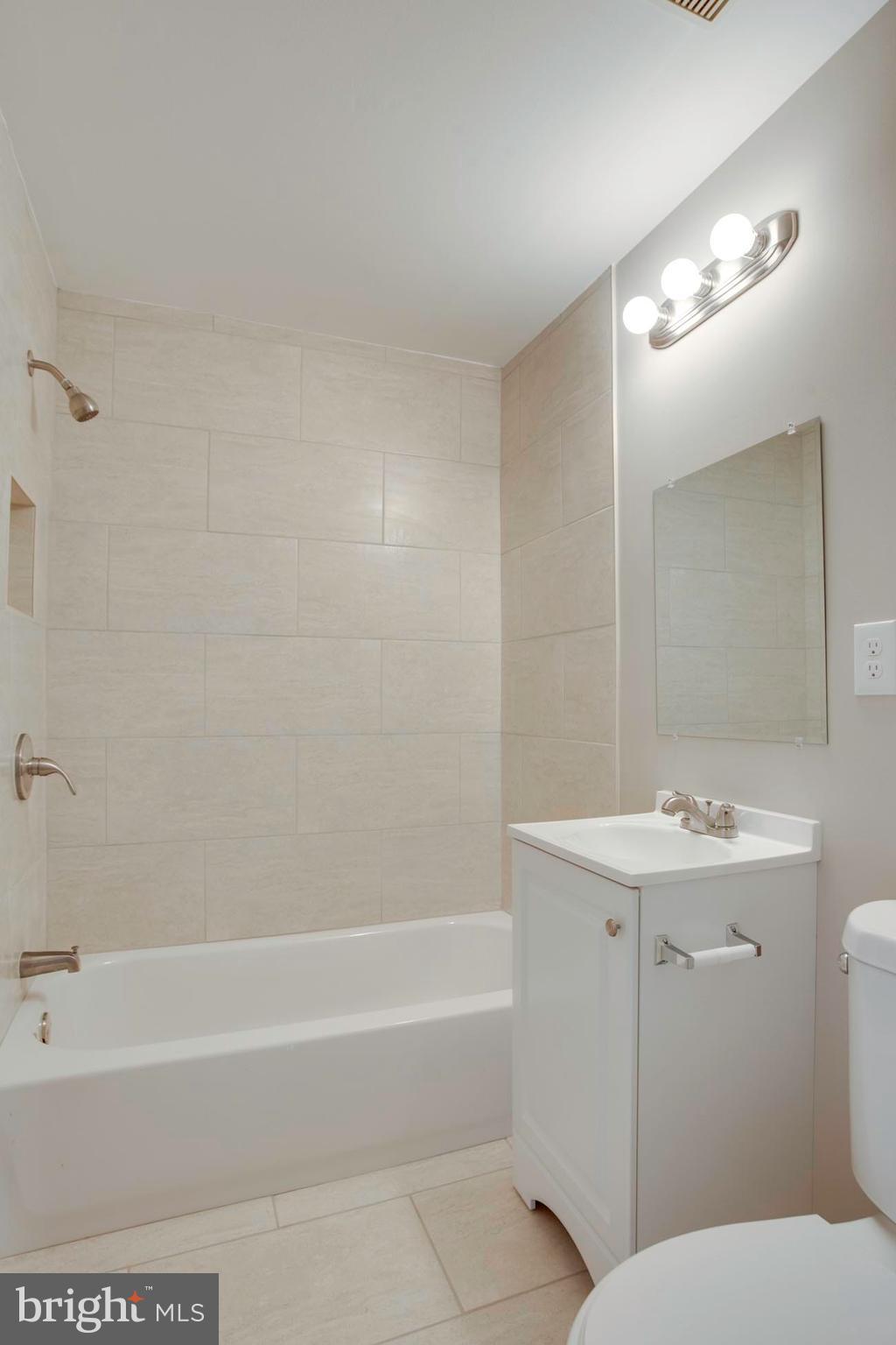 GREENWICH HILL - Residential