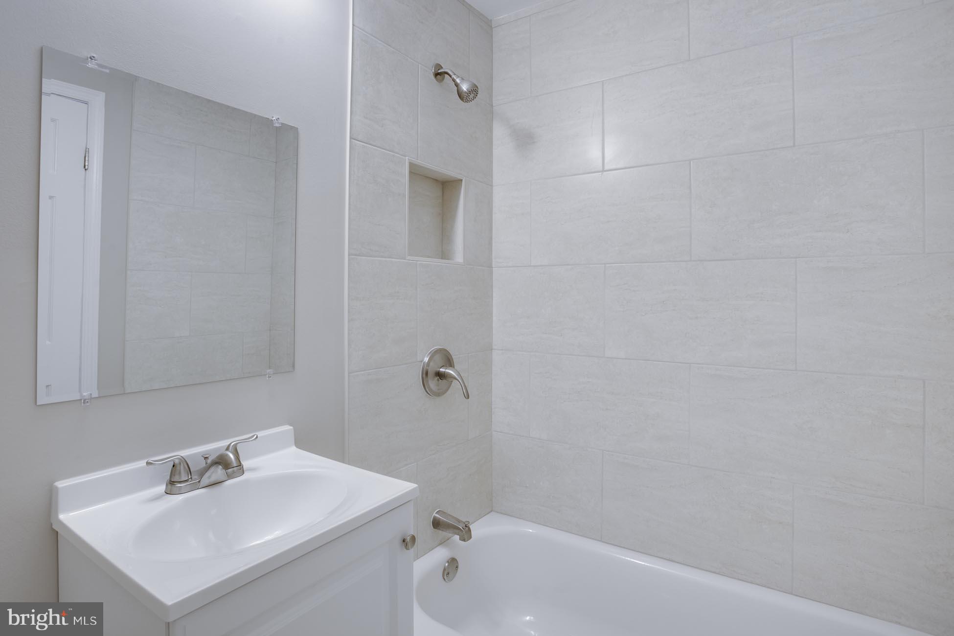 GREENWICH HILL - Residential