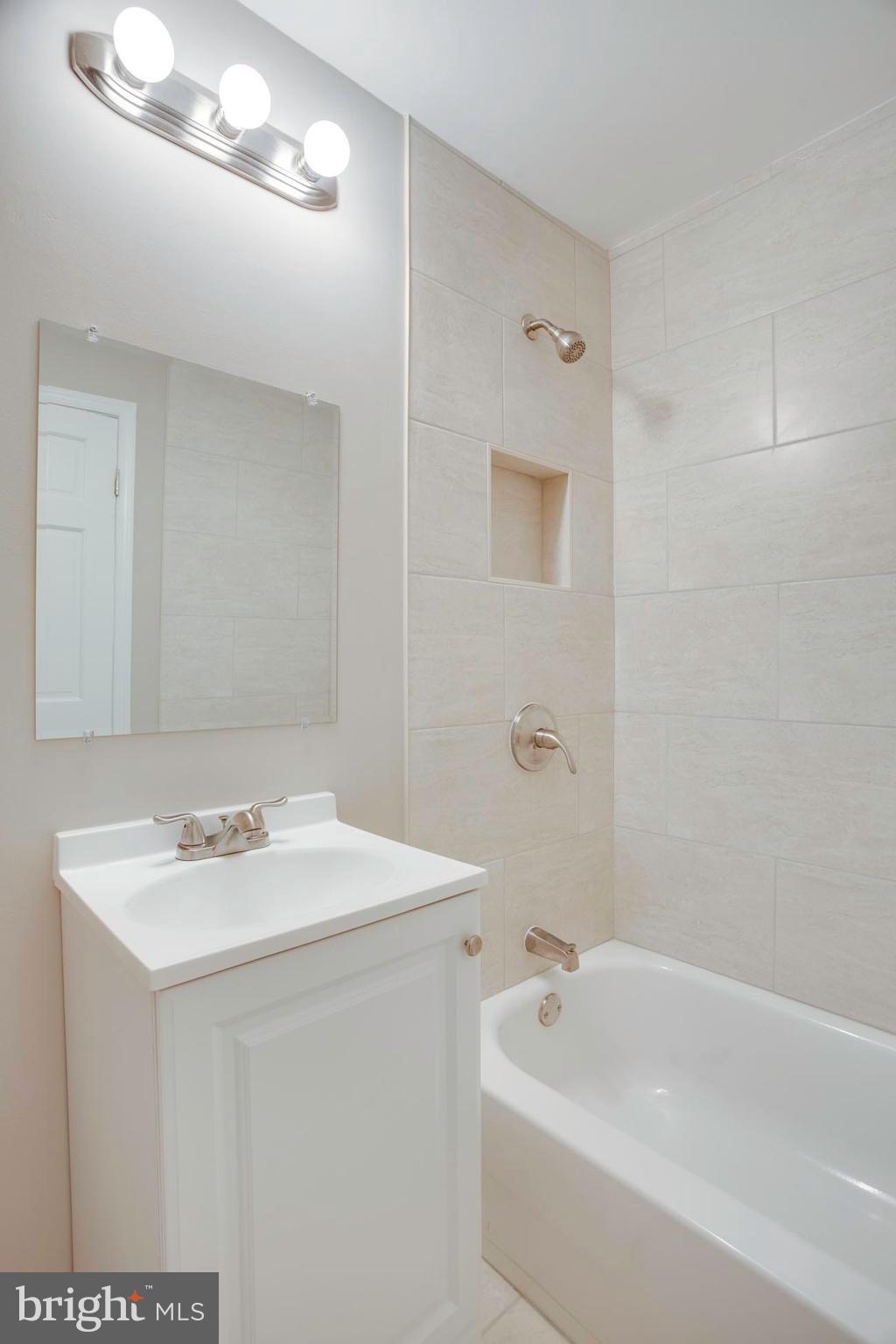 GREENWICH HILL - Residential