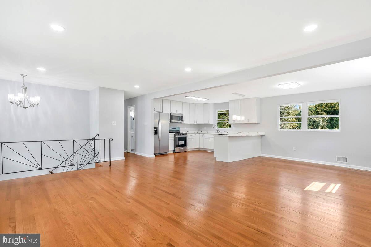 CRESTVIEW MANOR - Residential