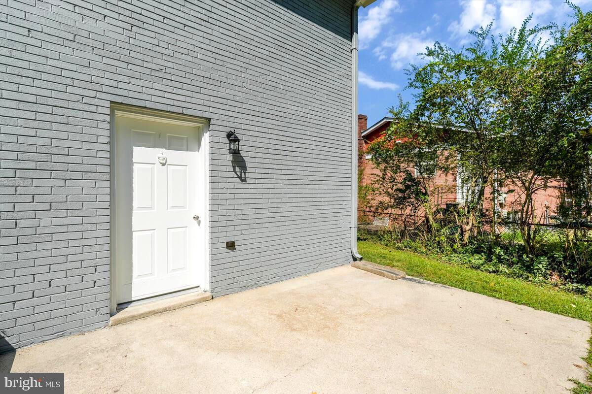 CRESTVIEW MANOR - Residential