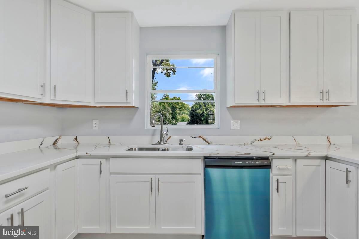 CRESTVIEW MANOR - Residential