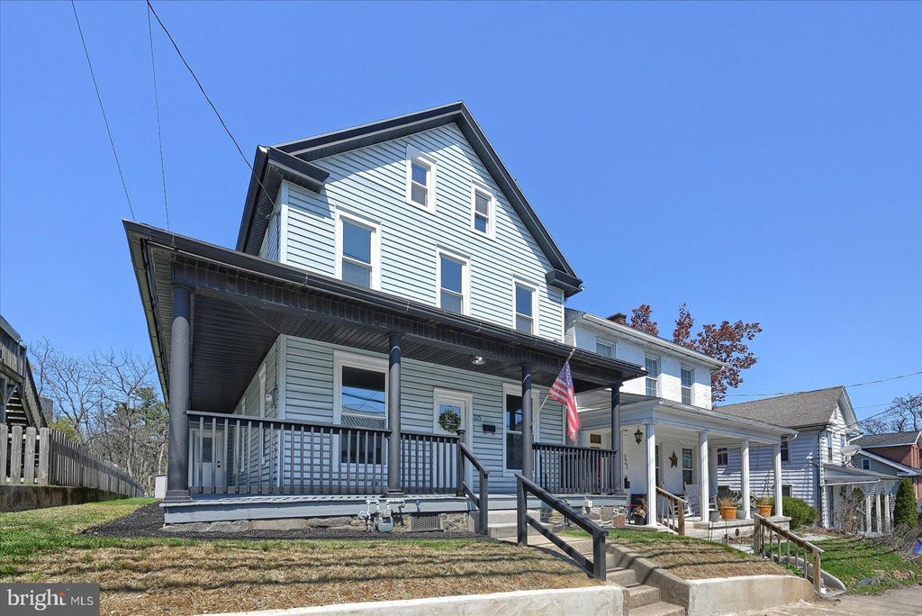 Photo of 325 W High Street, ELIZABETHTOWN, PA 17022 (MLS # PALA2067306)