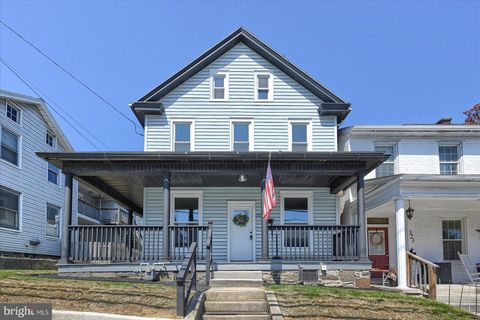 Photo of 325 W High Street, ELIZABETHTOWN, PA 17022 (MLS # PALA2067306)