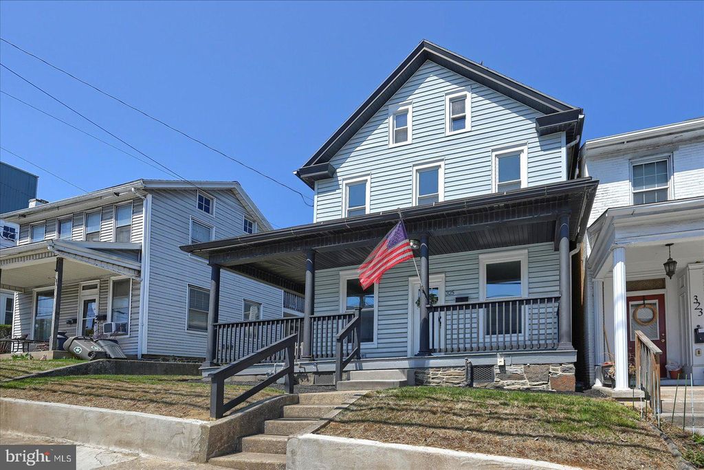 Photo of 325 W High Street, ELIZABETHTOWN, PA 17022 (MLS # PALA2067306)