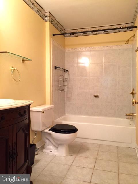 KEENE MILL OVERLOOK - Residential Lease