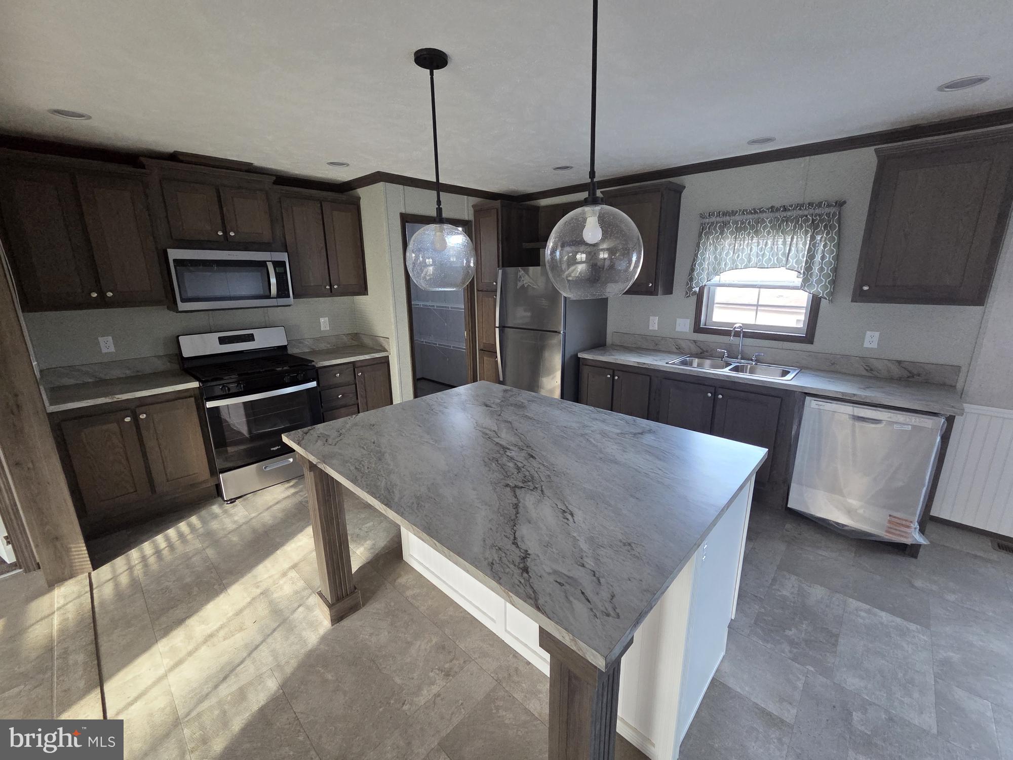 MELODYLAKESCNTRYCLUB - Residential