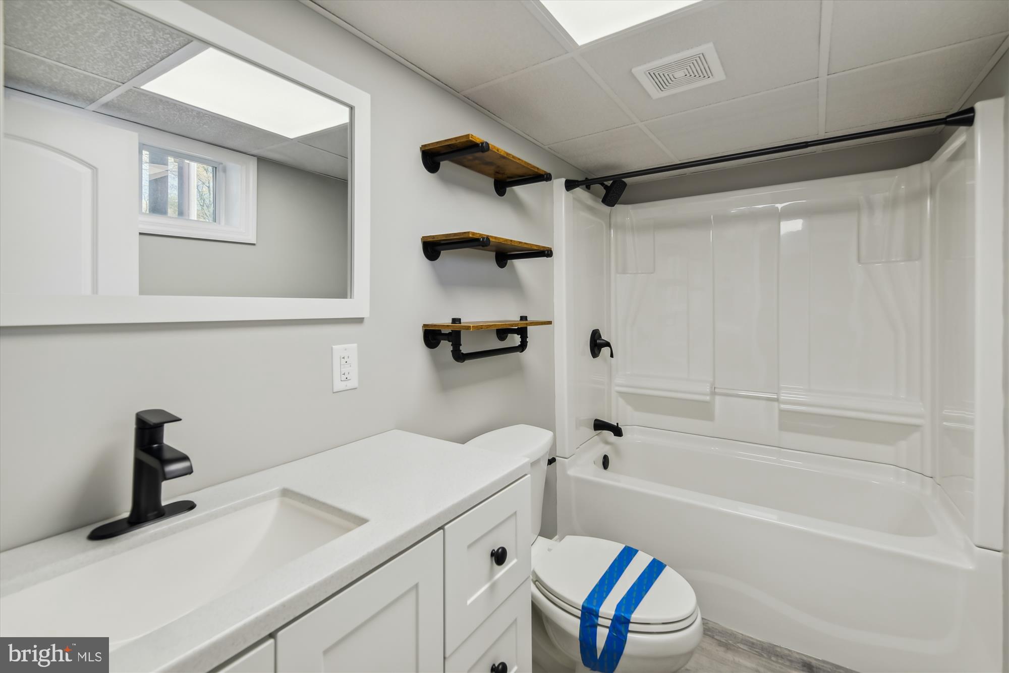 REGULARS - Residential Lease