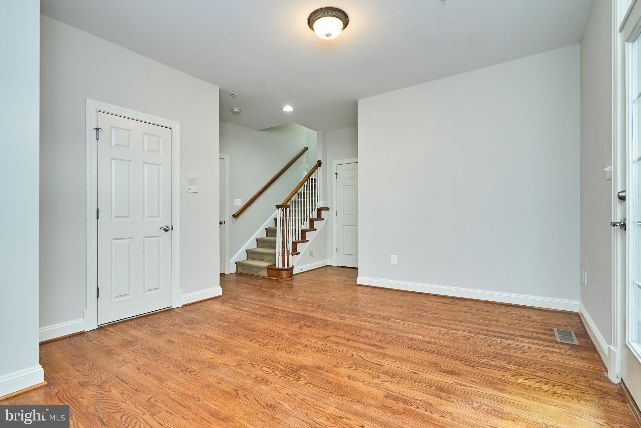 MCLEAN CREST - Residential Lease