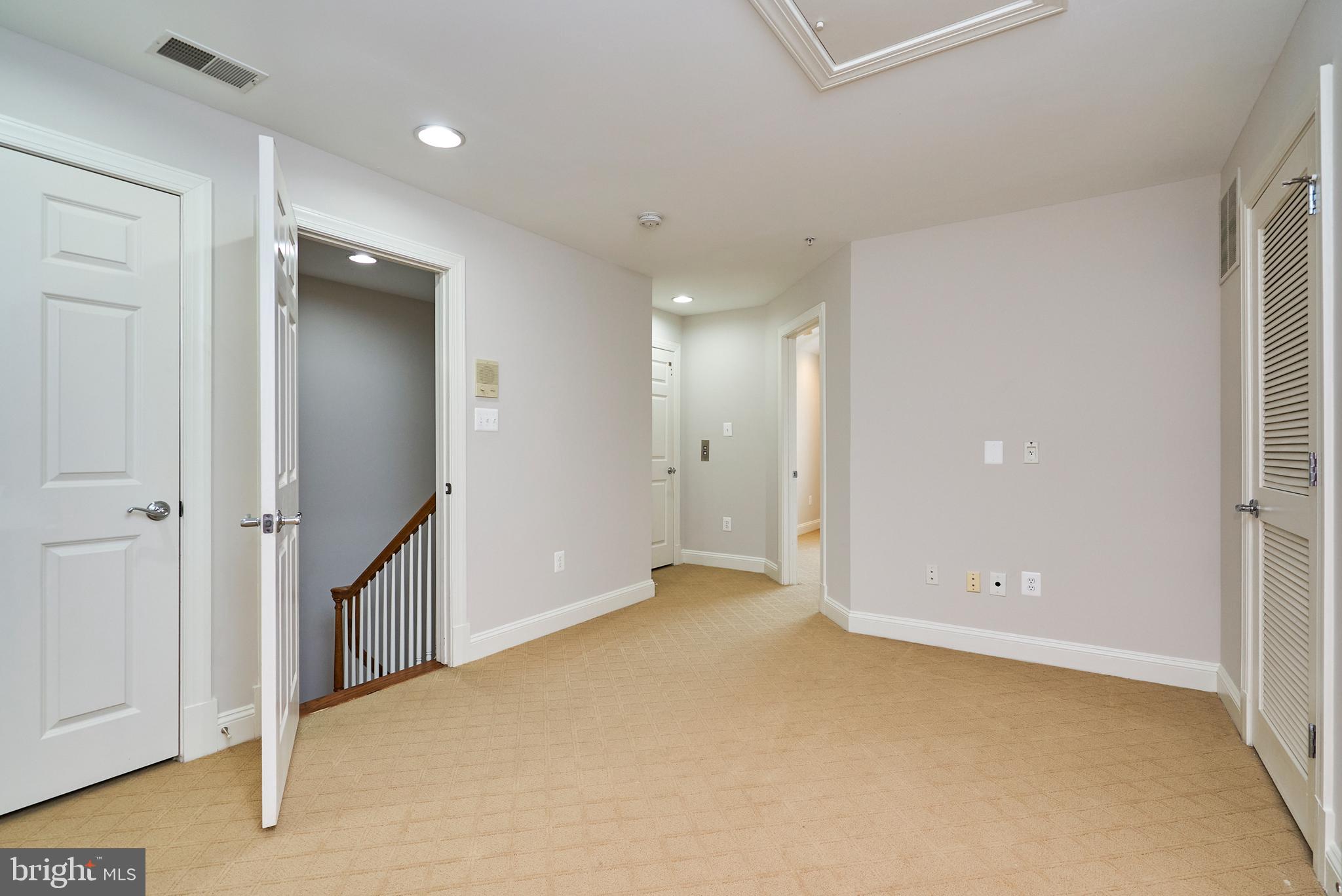 MCLEAN CREST - Residential Lease