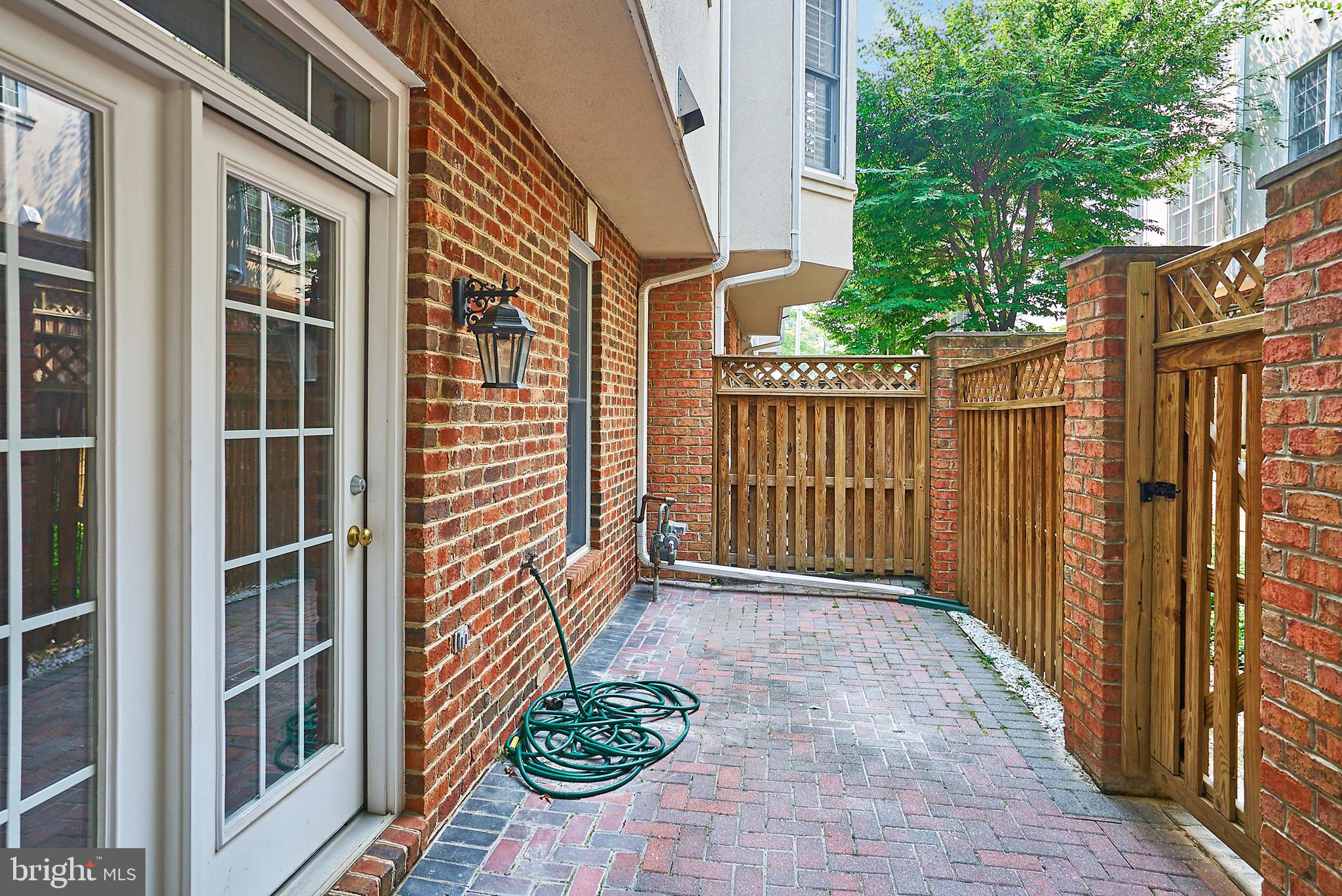 MCLEAN CREST - Residential Lease