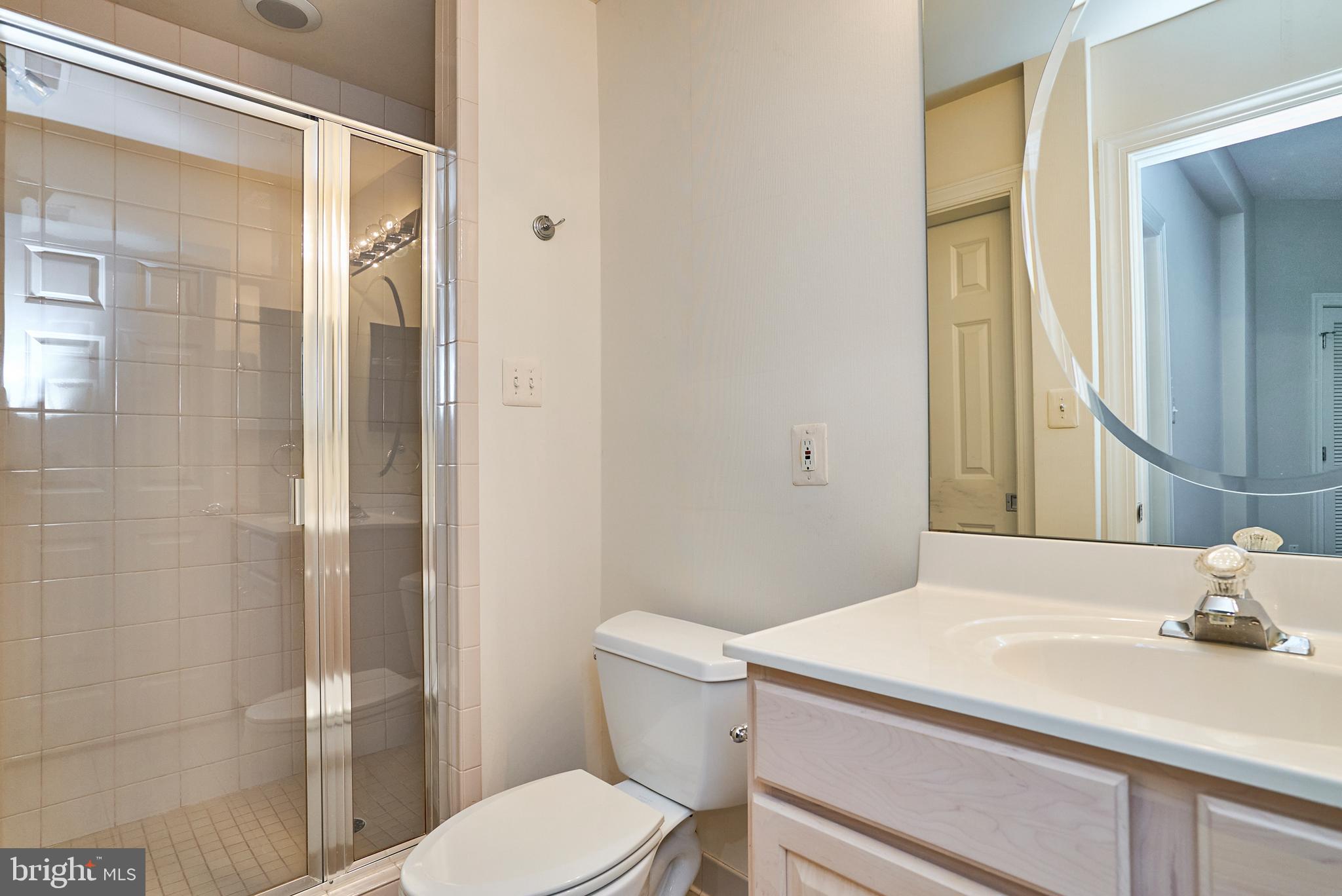 MCLEAN CREST - Residential Lease