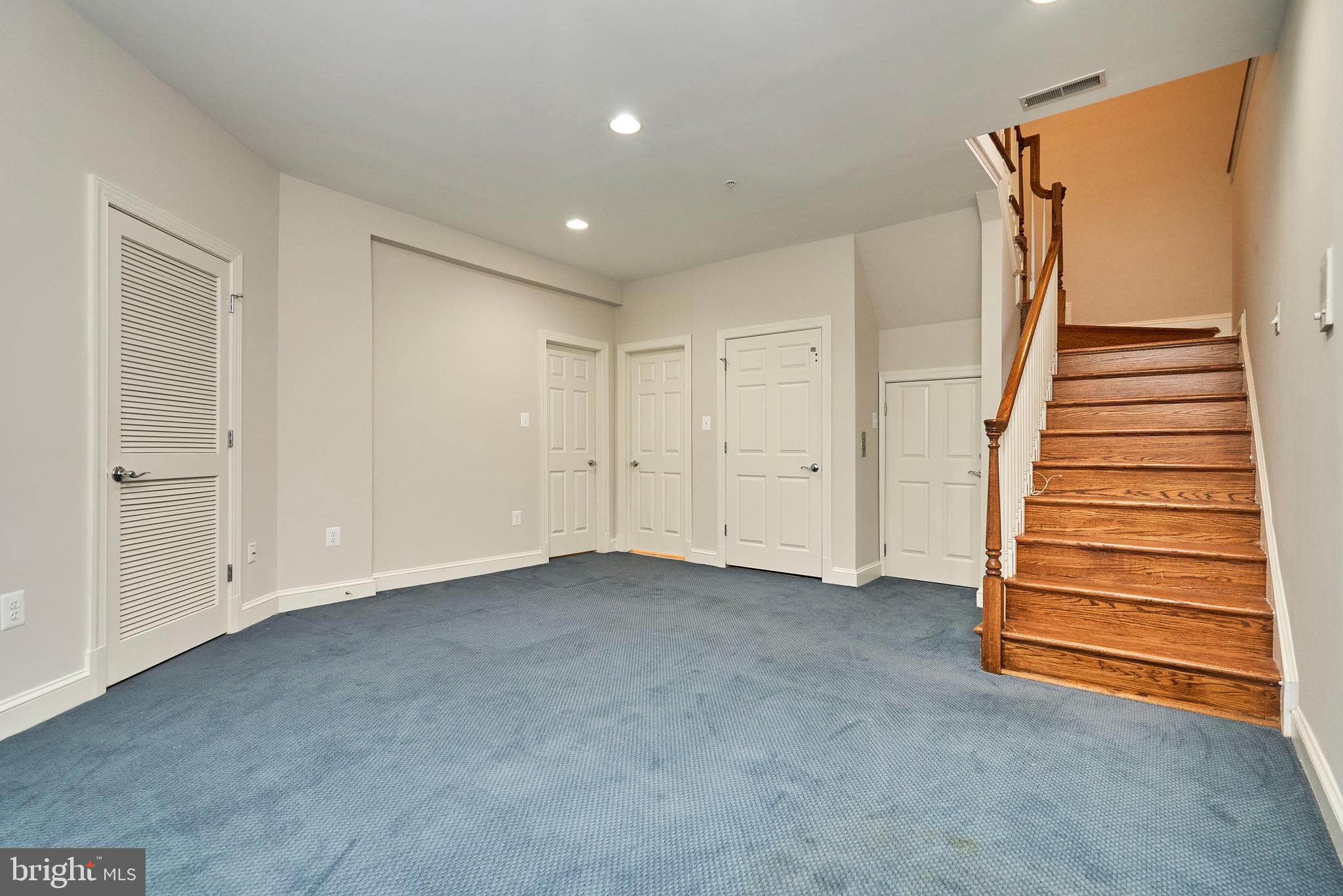 MCLEAN CREST - Residential Lease