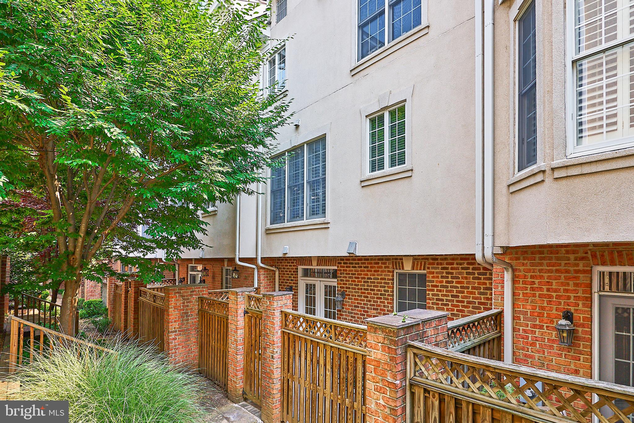 MCLEAN CREST - Residential Lease