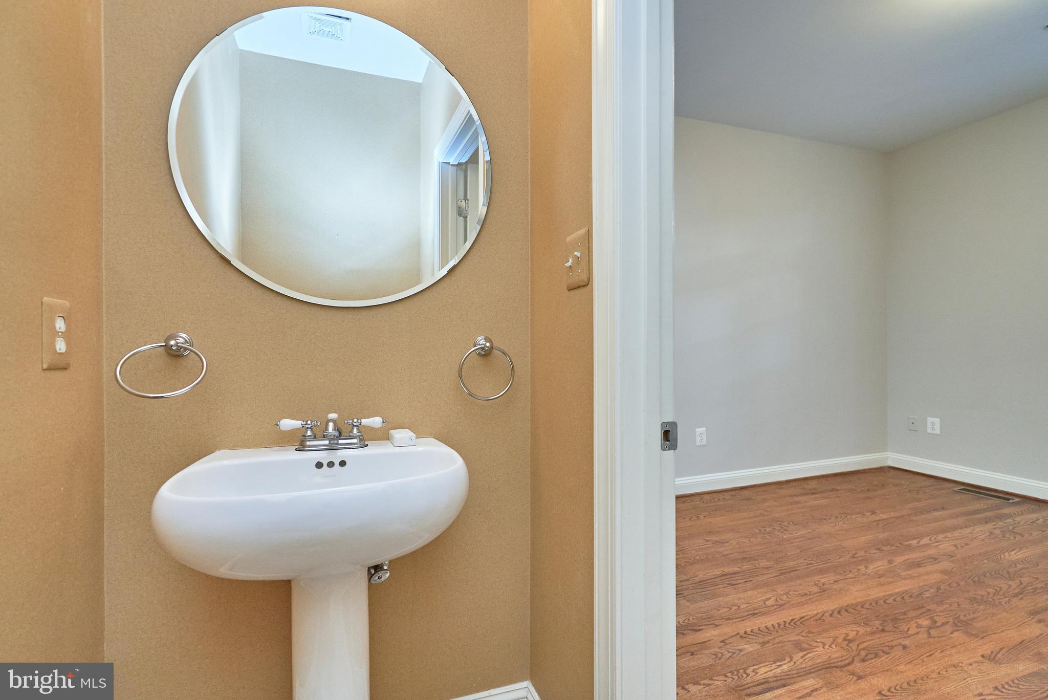 MCLEAN CREST - Residential Lease