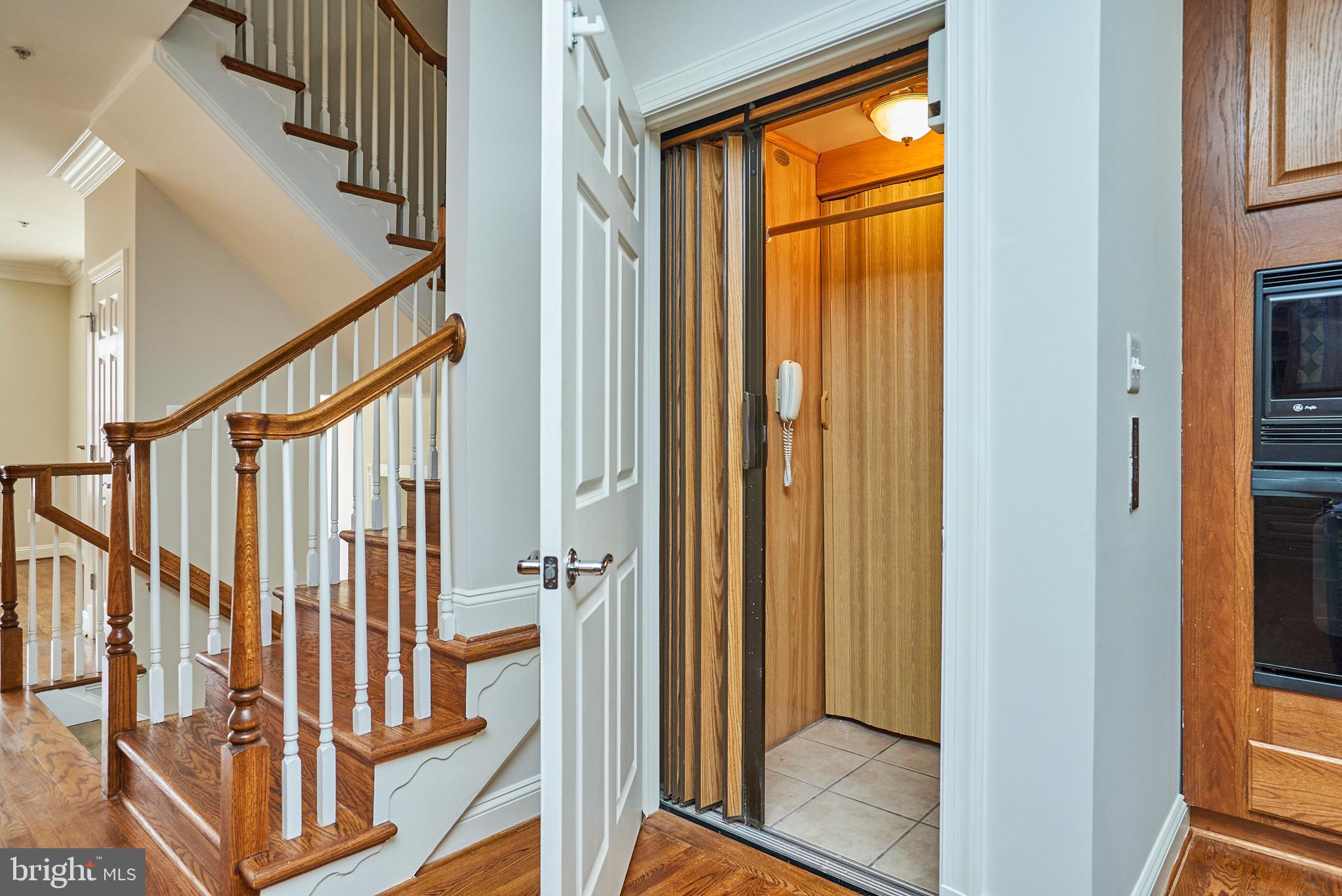 MCLEAN CREST - Residential Lease