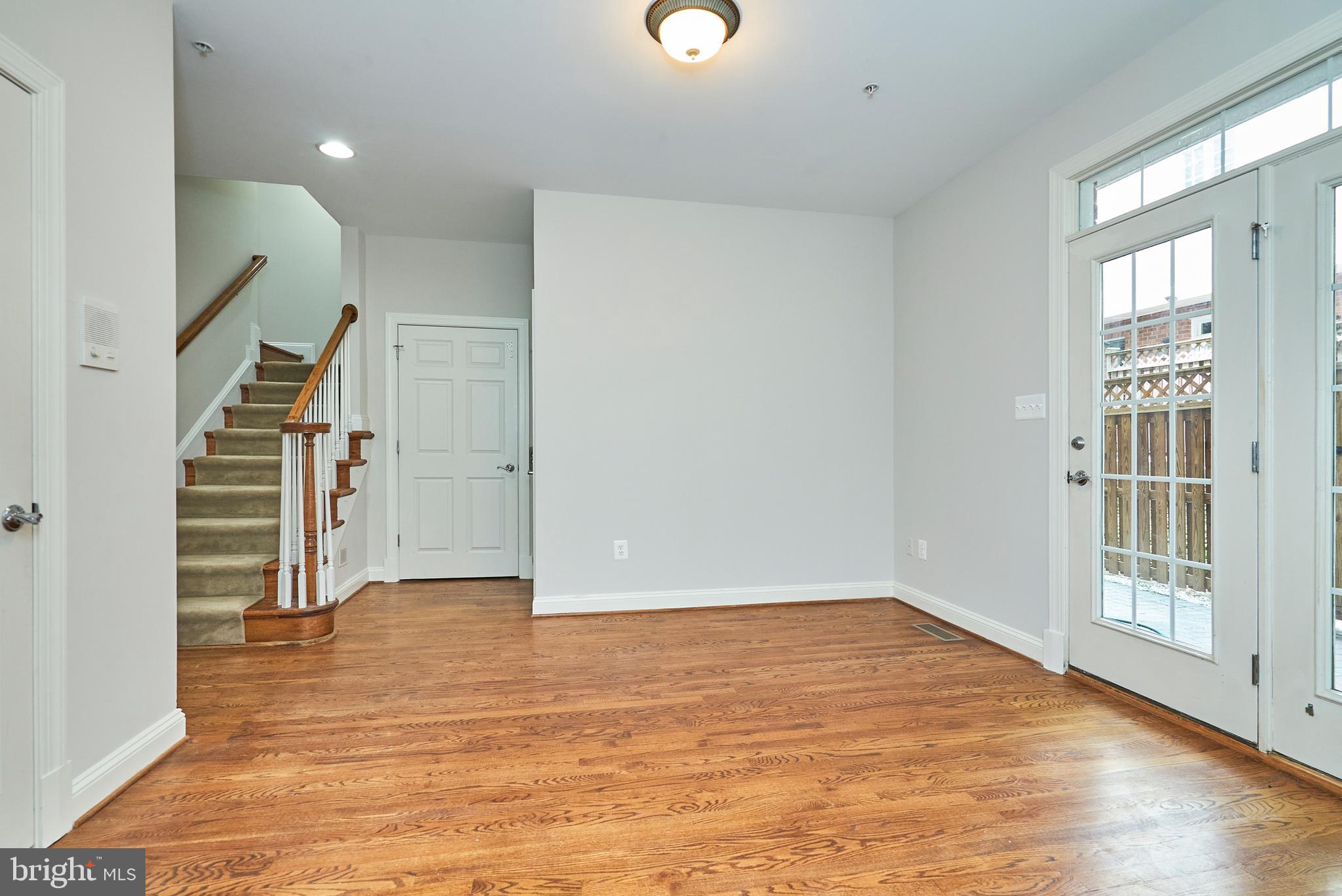 MCLEAN CREST - Residential Lease