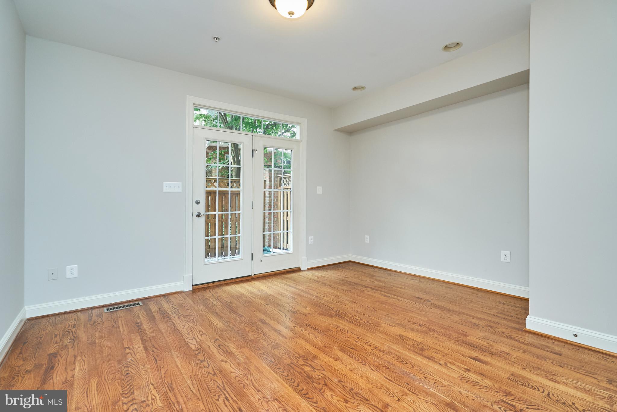 MCLEAN CREST - Residential Lease