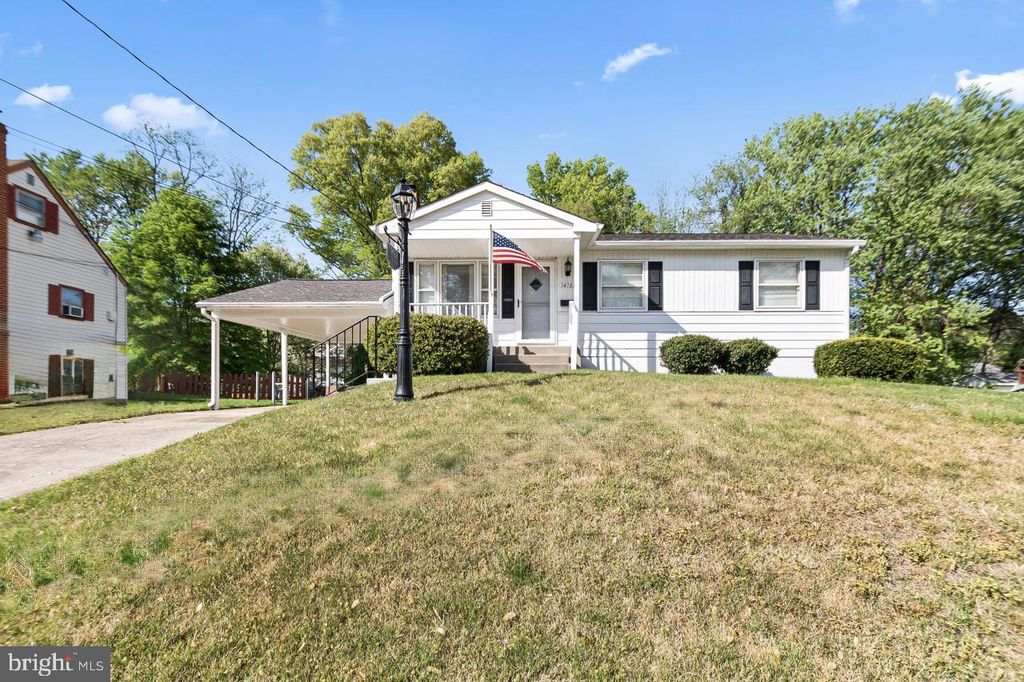 Photo of 14128 Randall Drive, WOODBRIDGE, VA 22191 (MLS # VAPW2116494)