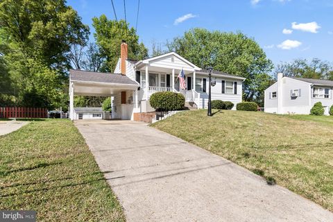 Photo of 14128 Randall Drive, WOODBRIDGE, VA 22191 (MLS # VAPW2116494)