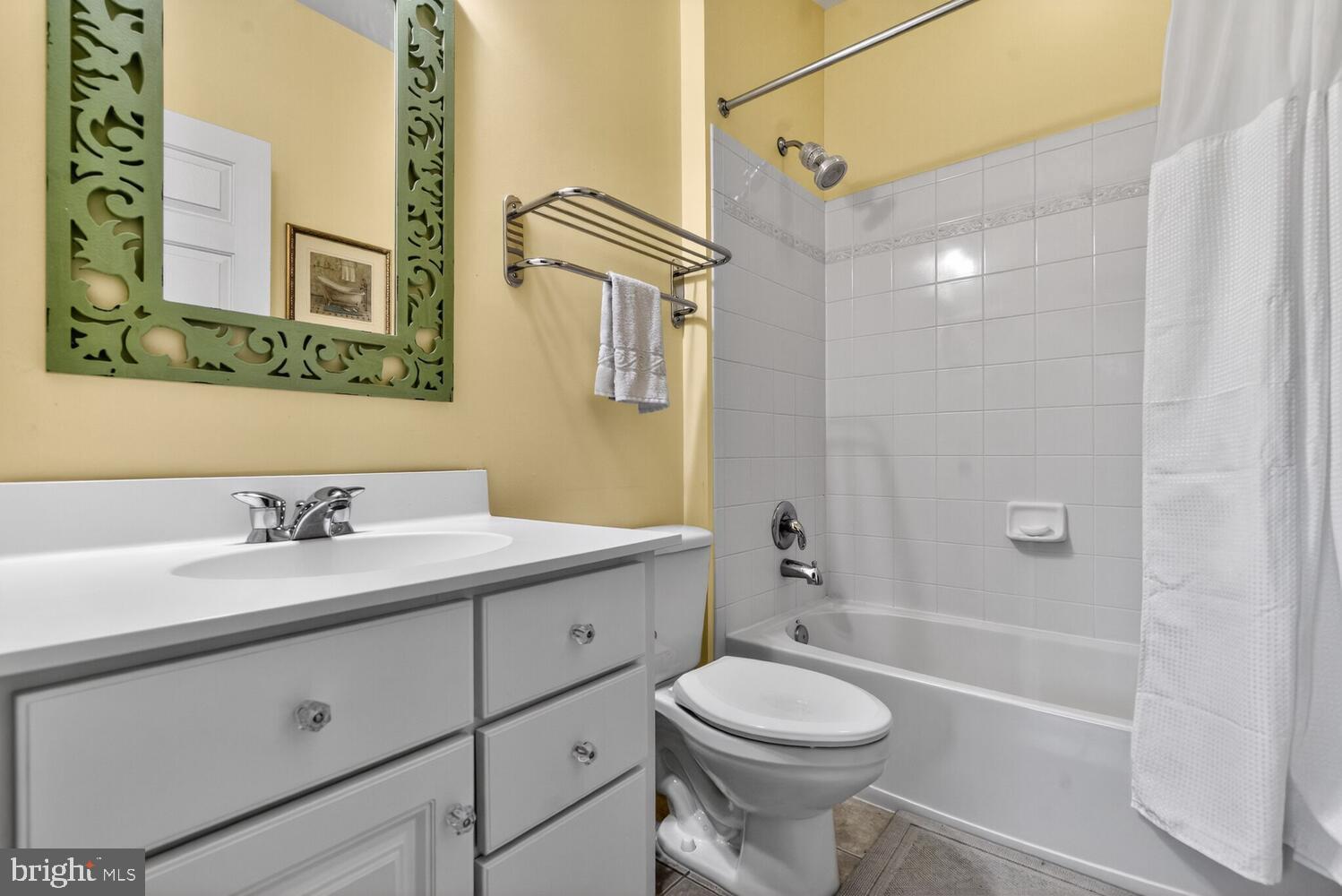 HAMPSHIRE GREENS - Residential