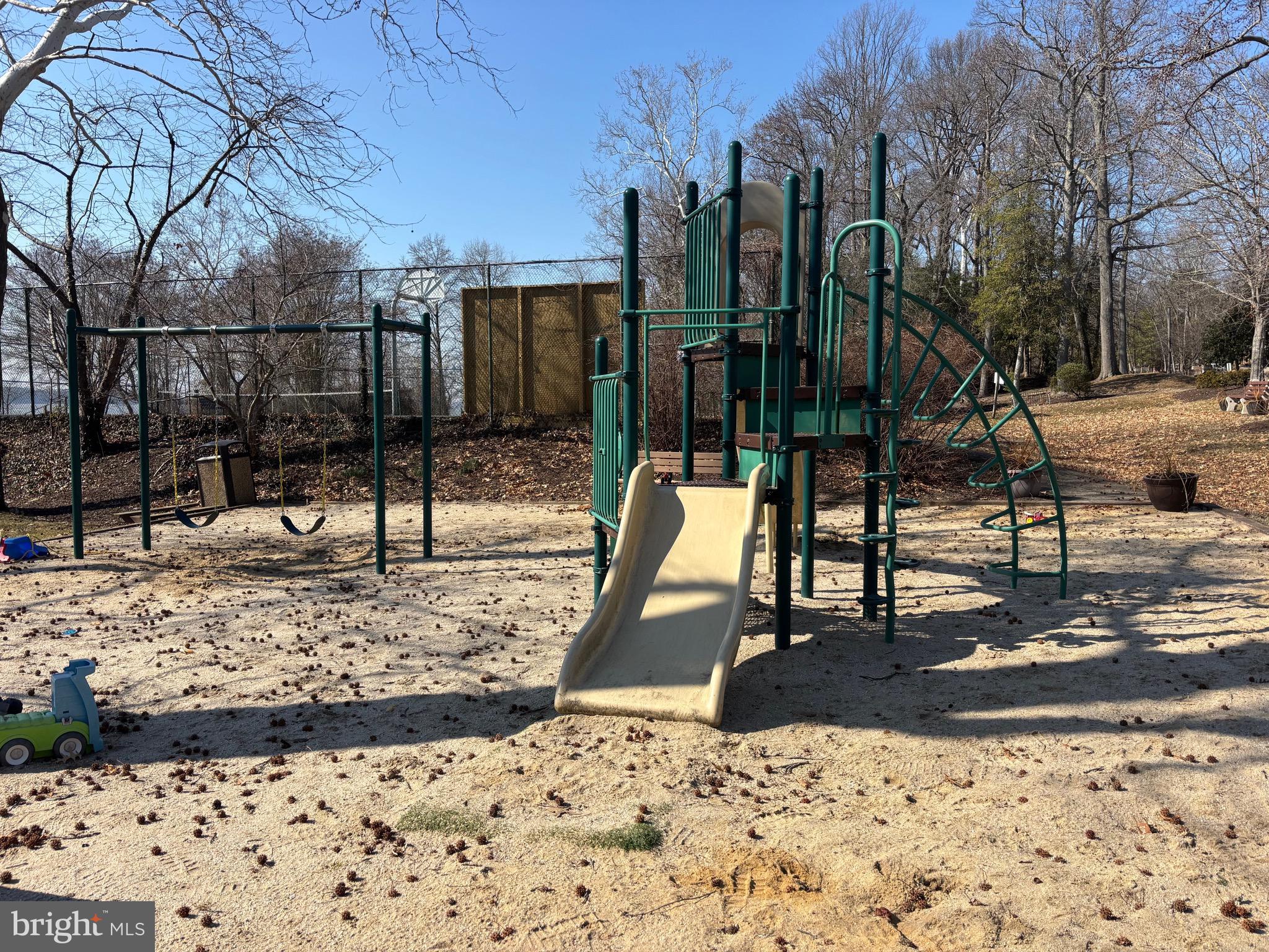 HALLOWING POINT RIVER ESTATES - Residential