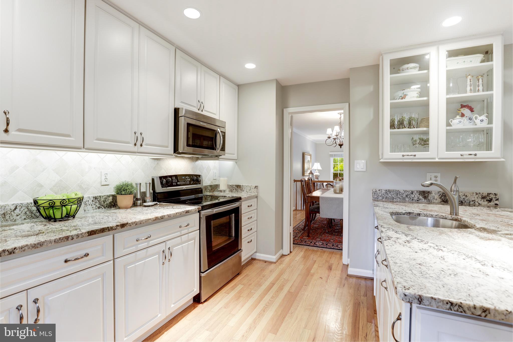 WILLIAMSBURG POND - Residential