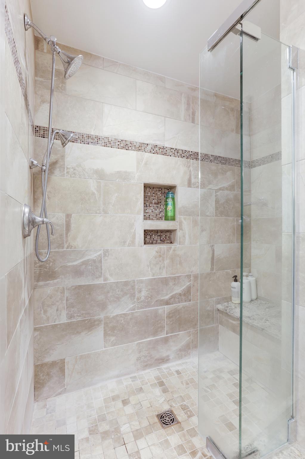 WILLIAMSBURG POND - Residential