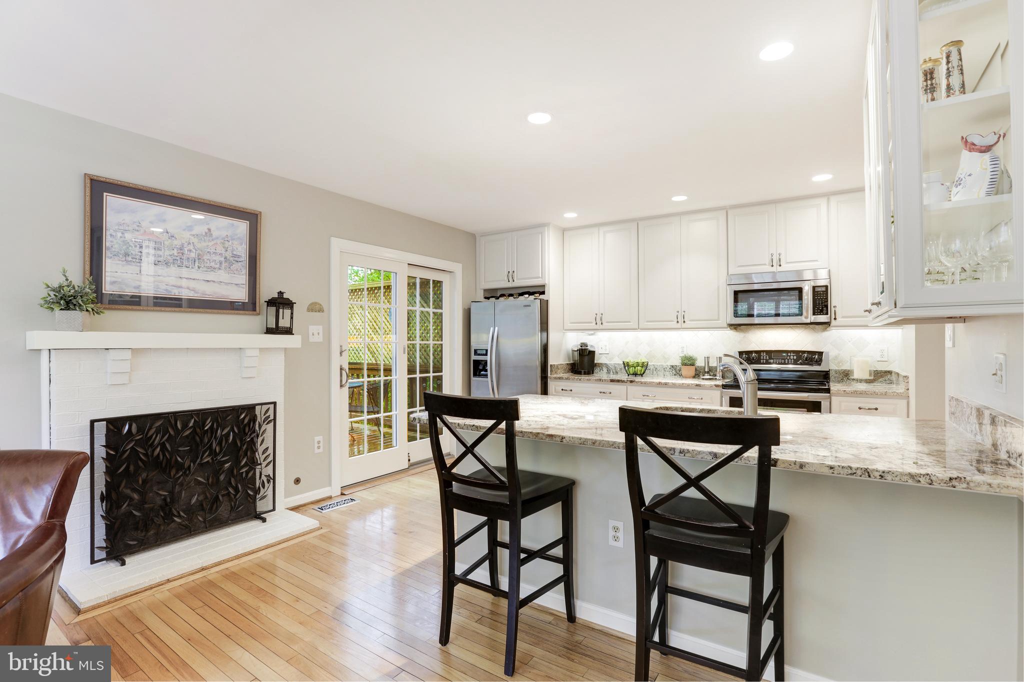 WILLIAMSBURG POND - Residential