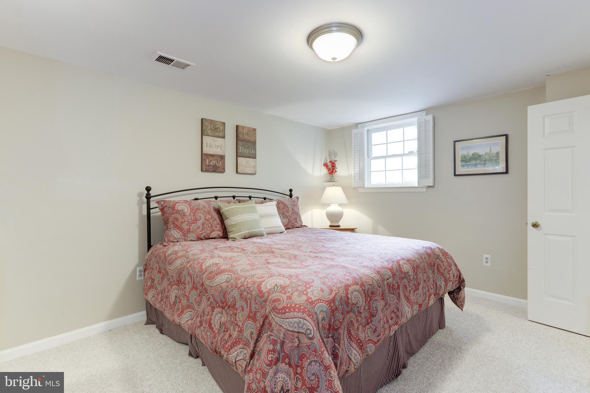 WILLIAMSBURG POND - Residential