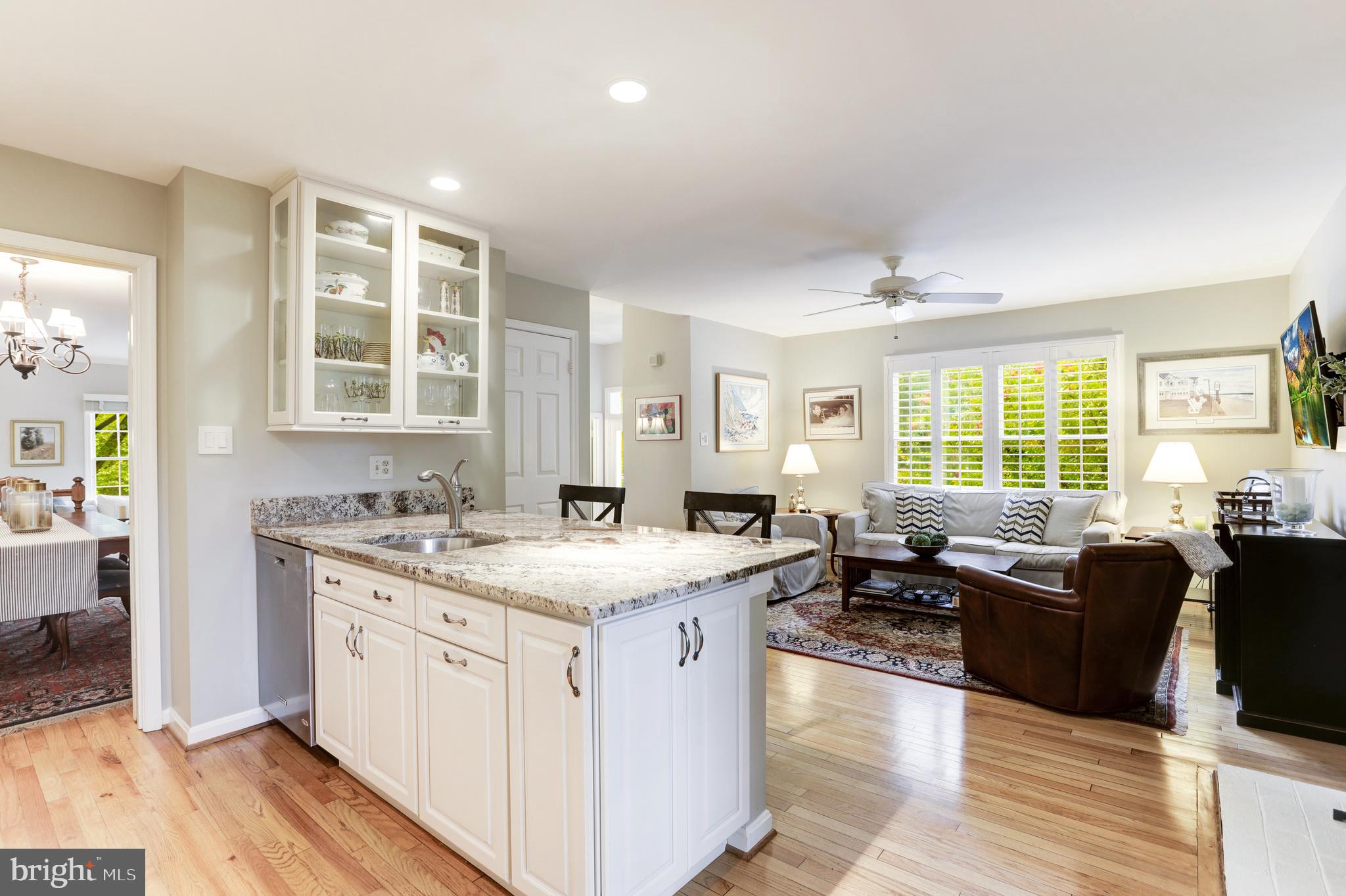 WILLIAMSBURG POND - Residential