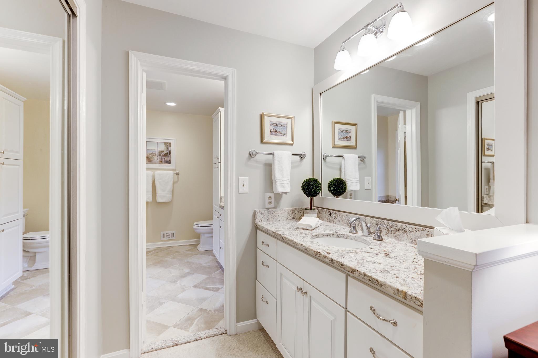 WILLIAMSBURG POND - Residential