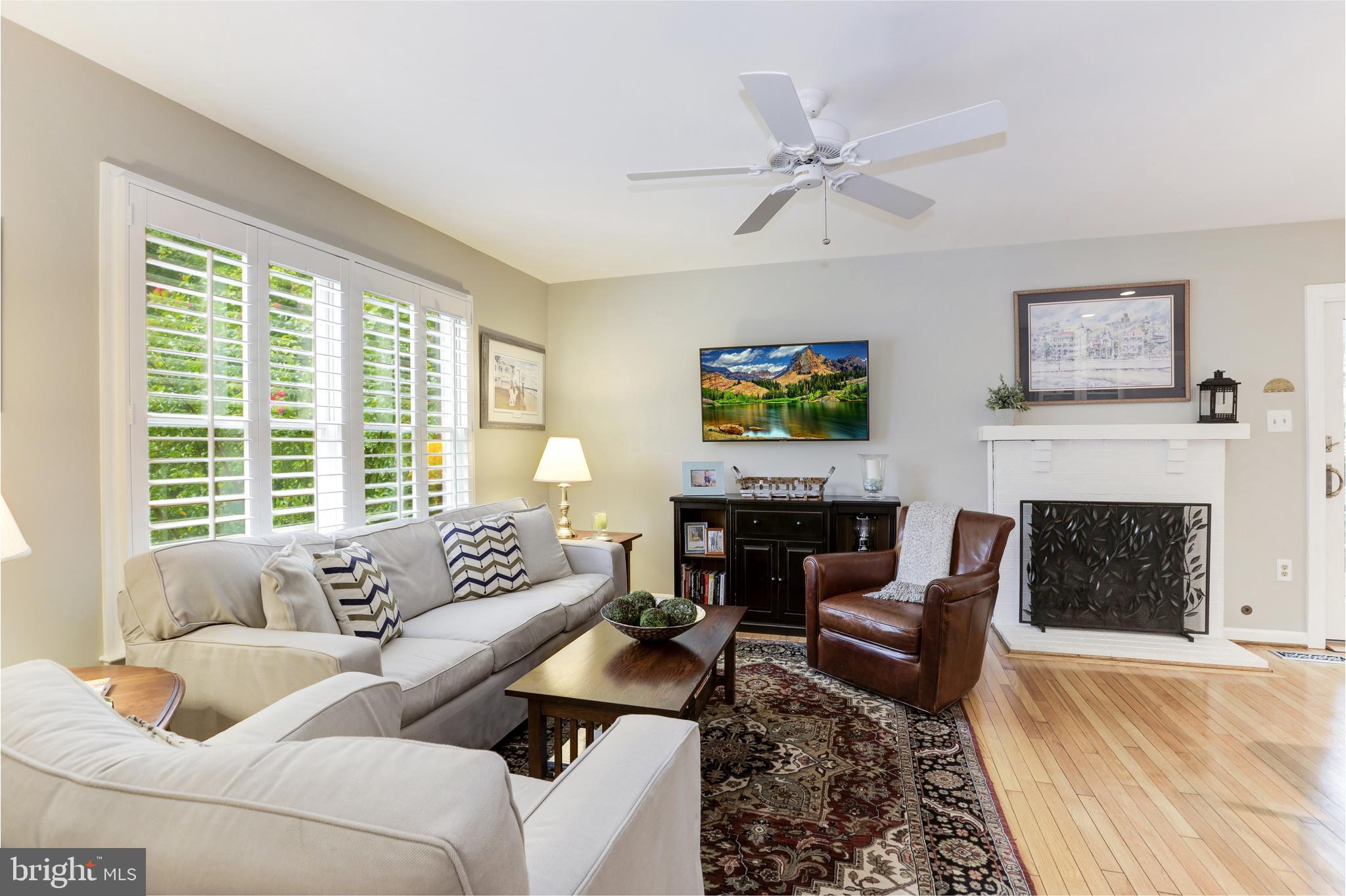 WILLIAMSBURG POND - Residential