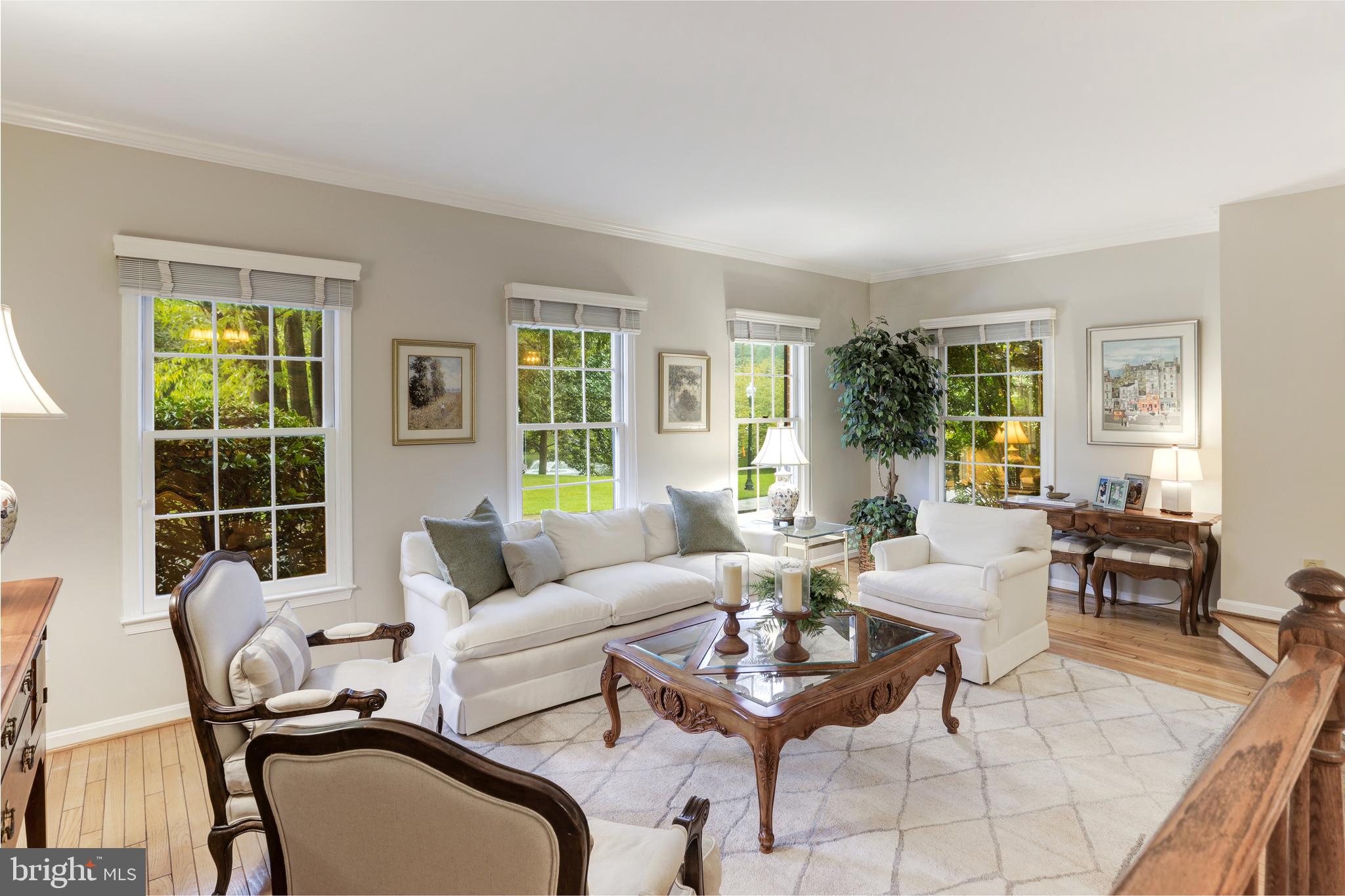 WILLIAMSBURG POND - Residential