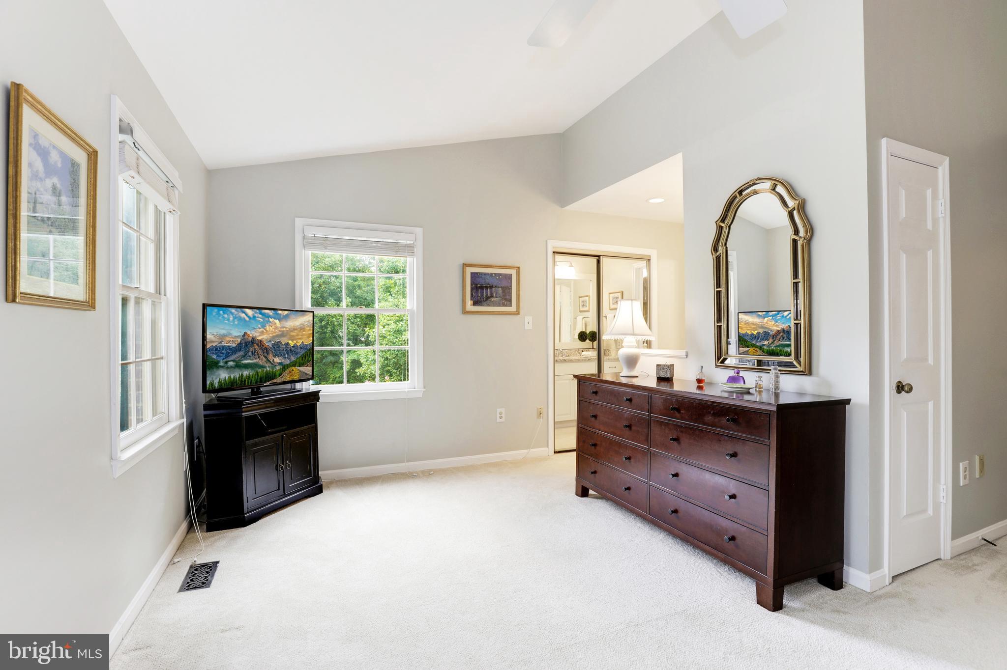 WILLIAMSBURG POND - Residential