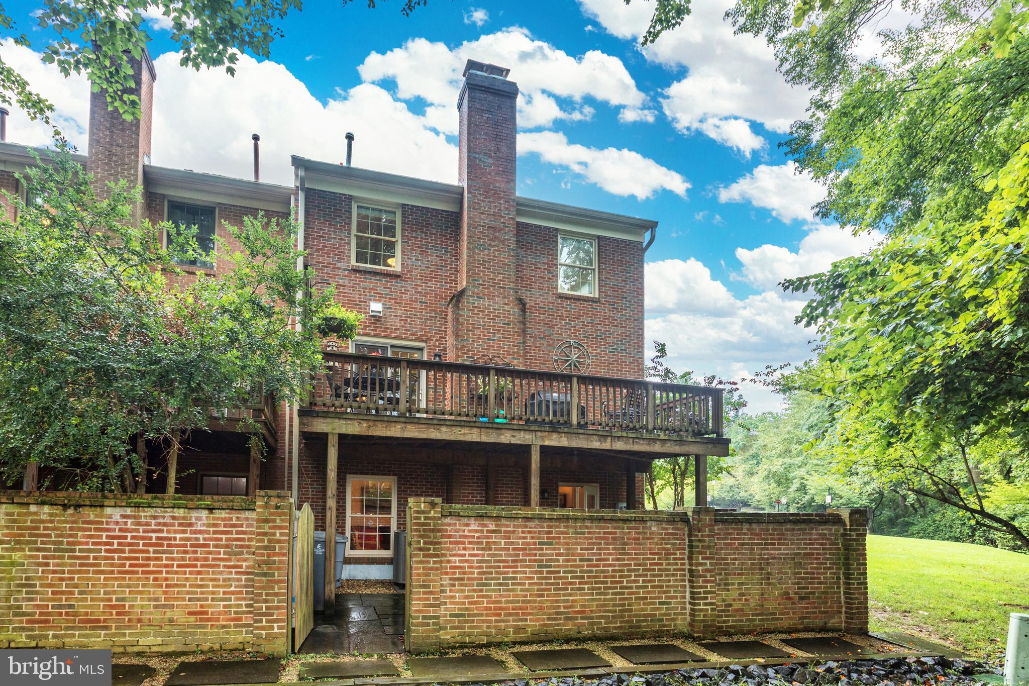 WILLIAMSBURG POND - Residential