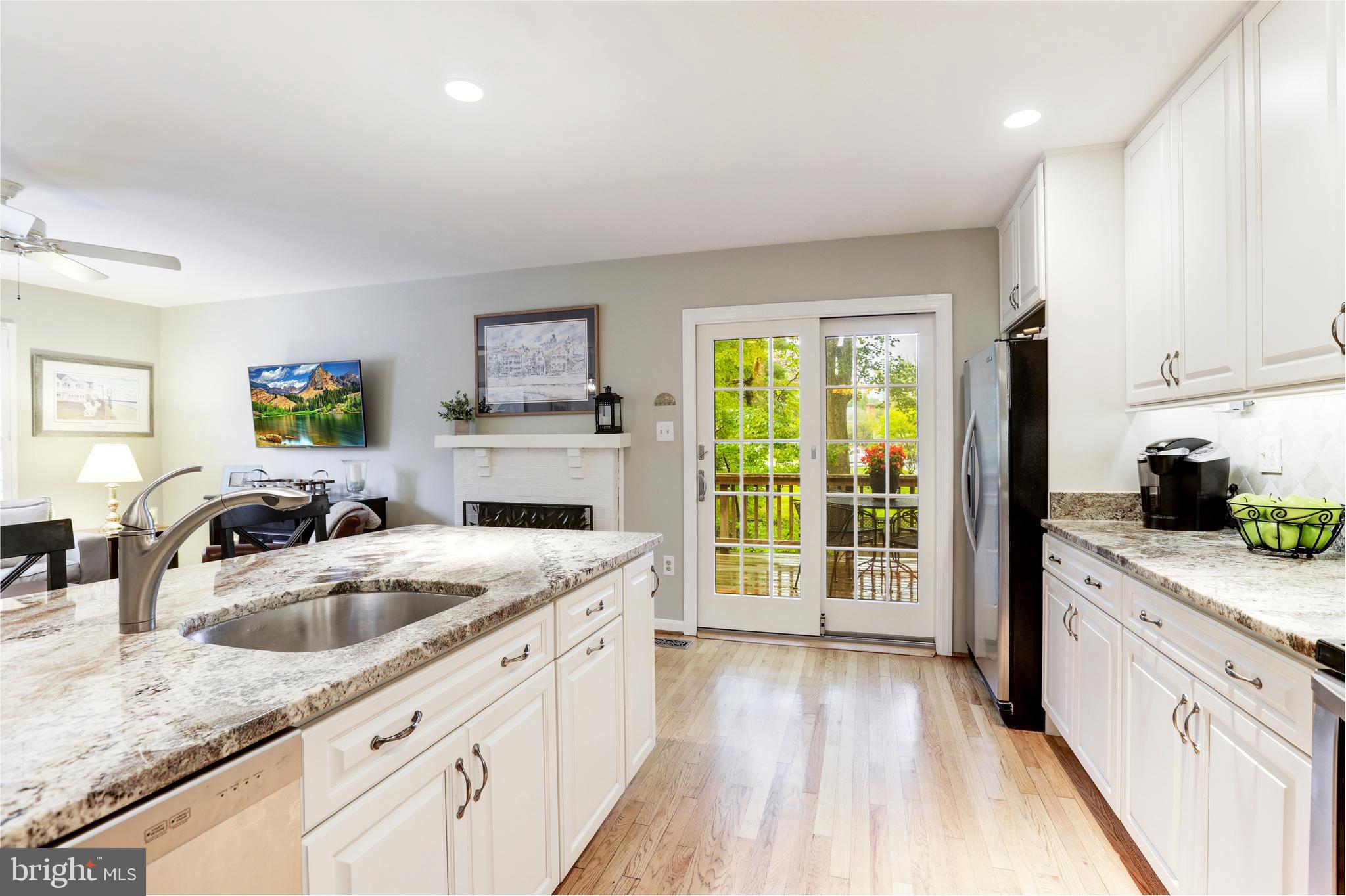 WILLIAMSBURG POND - Residential