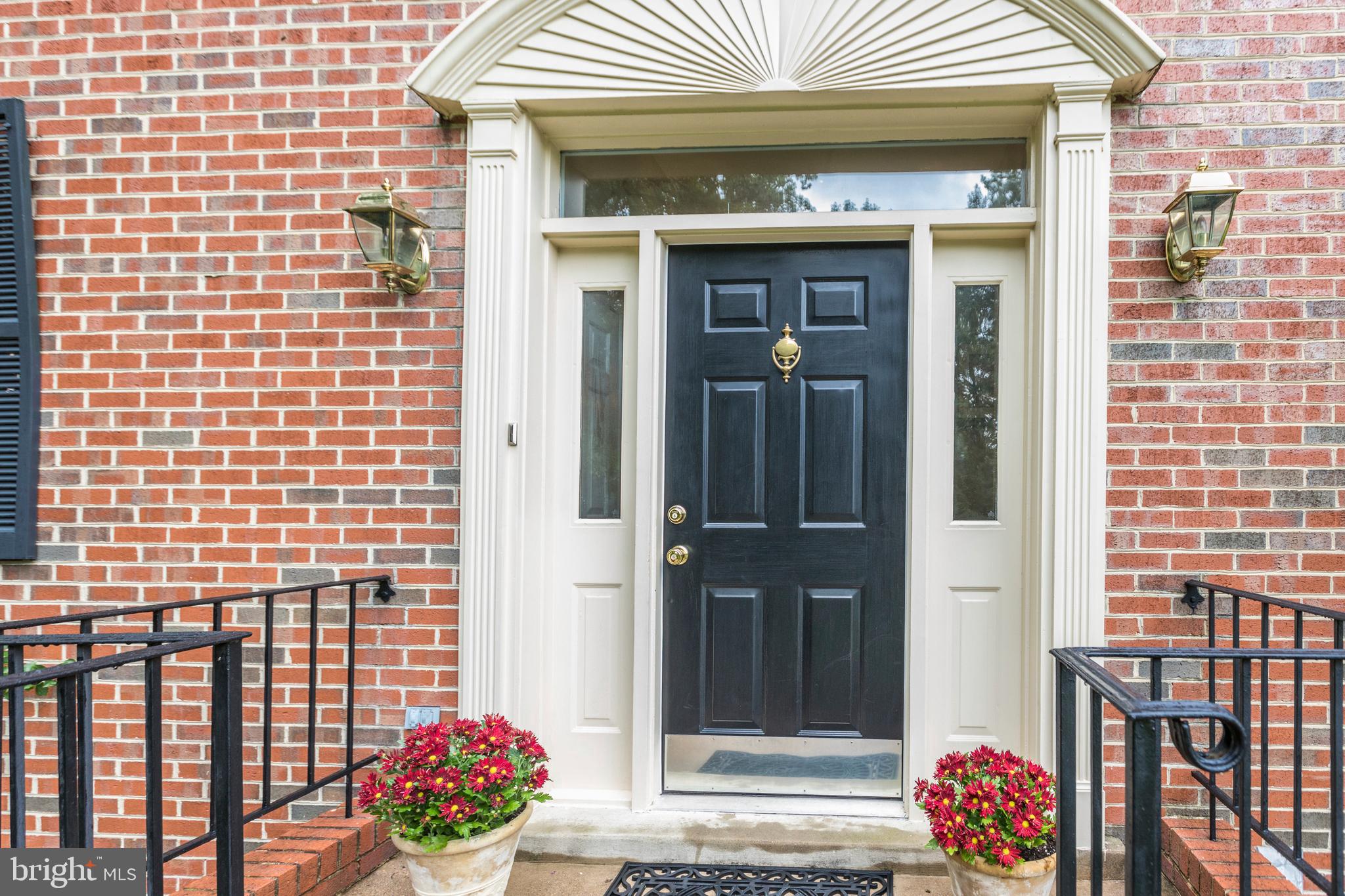 WILLIAMSBURG POND - Residential