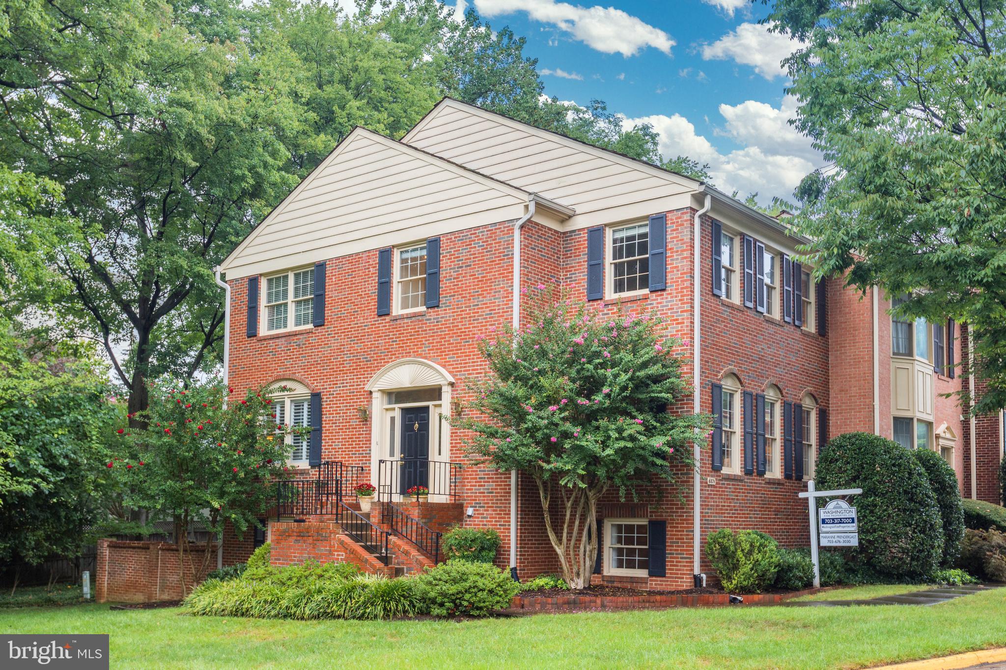 WILLIAMSBURG POND - Residential