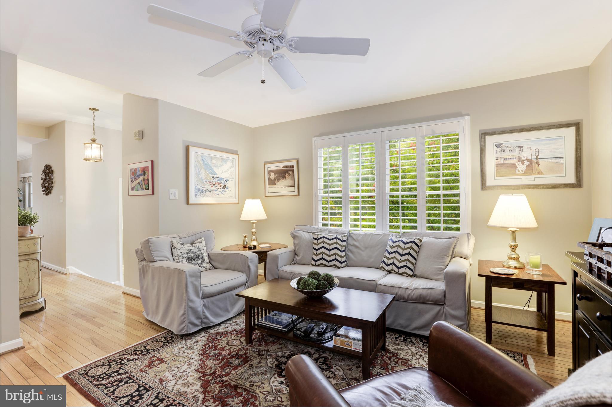 WILLIAMSBURG POND - Residential