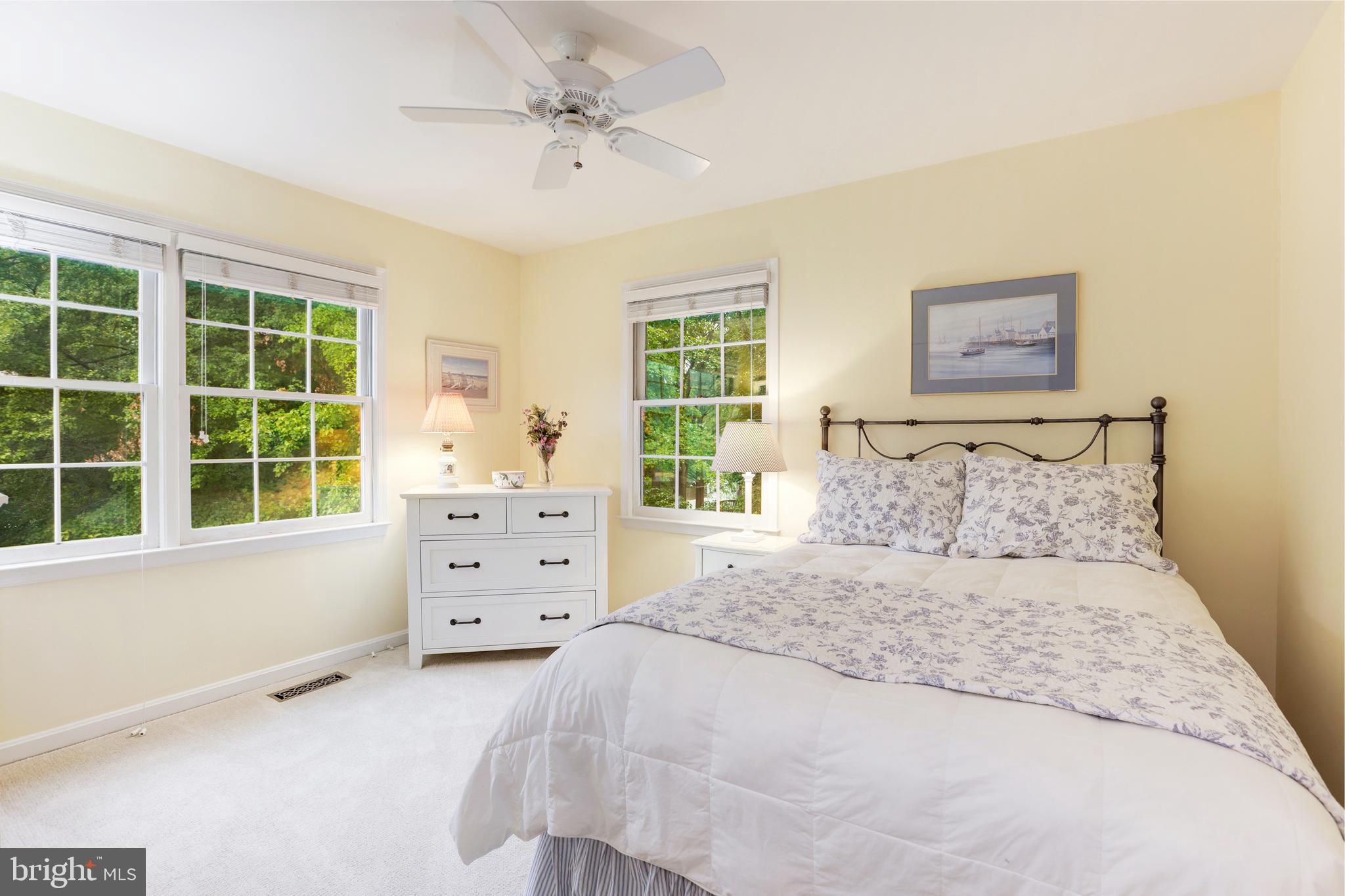 WILLIAMSBURG POND - Residential