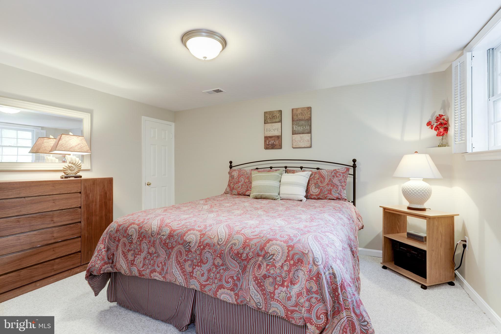 WILLIAMSBURG POND - Residential