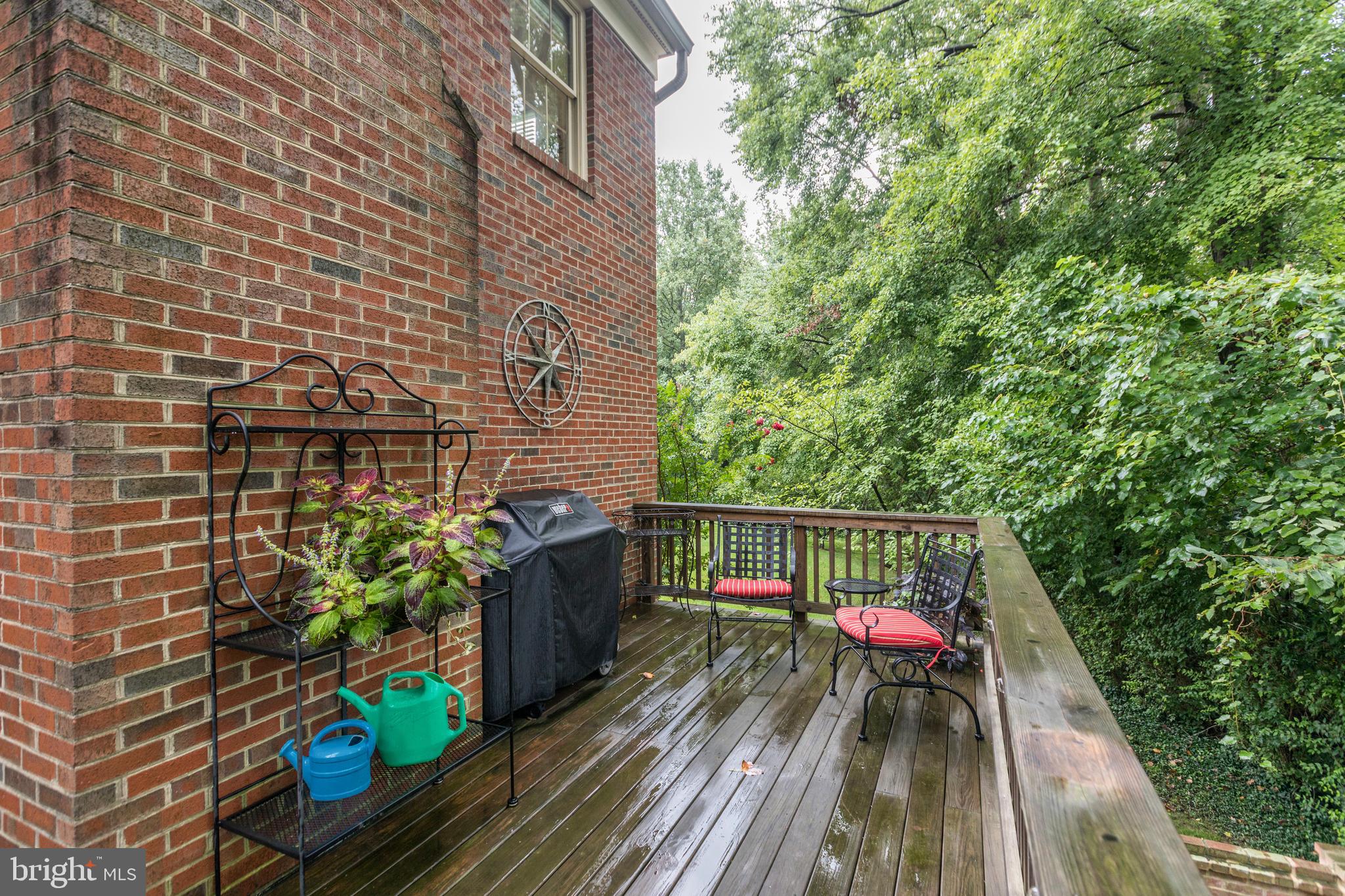 WILLIAMSBURG POND - Residential