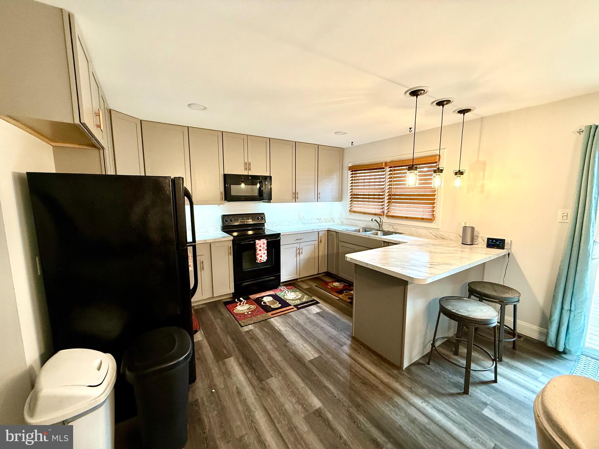 VALLEY GREEN VILLAGE - Residential