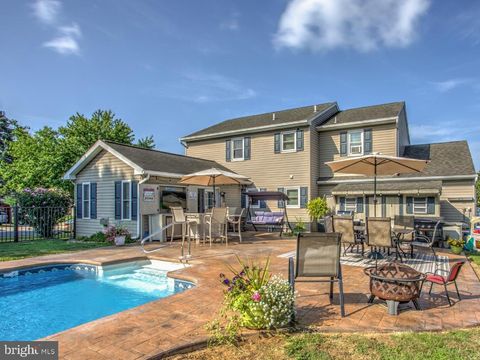 Photo of 2 Brookfield Road, LITITZ, PA 17543 (MLS # PALA2078300)