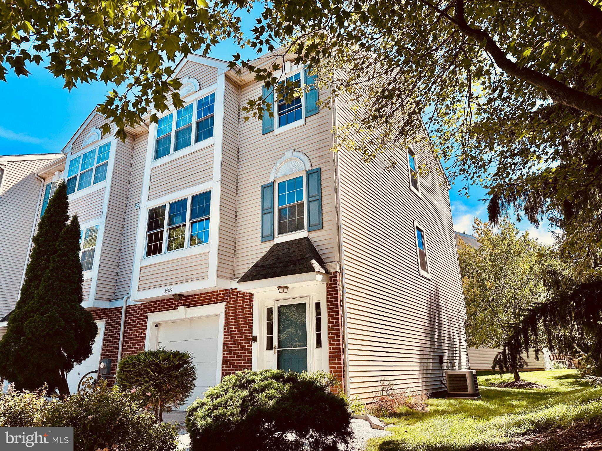 3409 CARRIAGE COURT